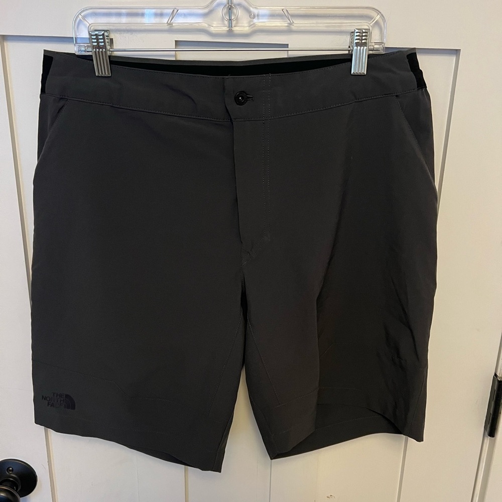 The North Face Men’s Gray Shorts Size 36 Hiking Camping Outdoors Pockets